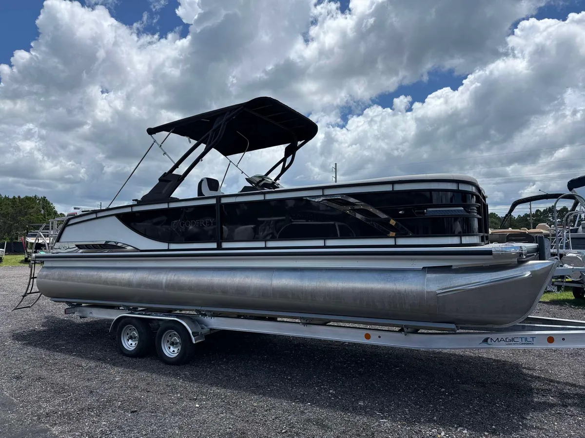2025 Godfrey 2700SFLC