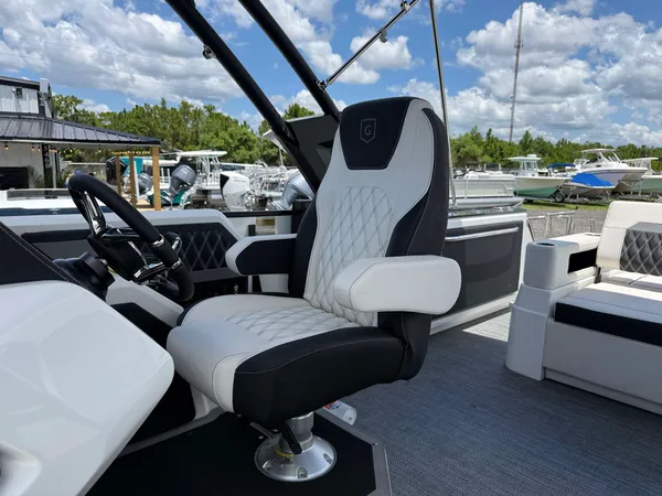 2025 Godfrey 2700SFLC