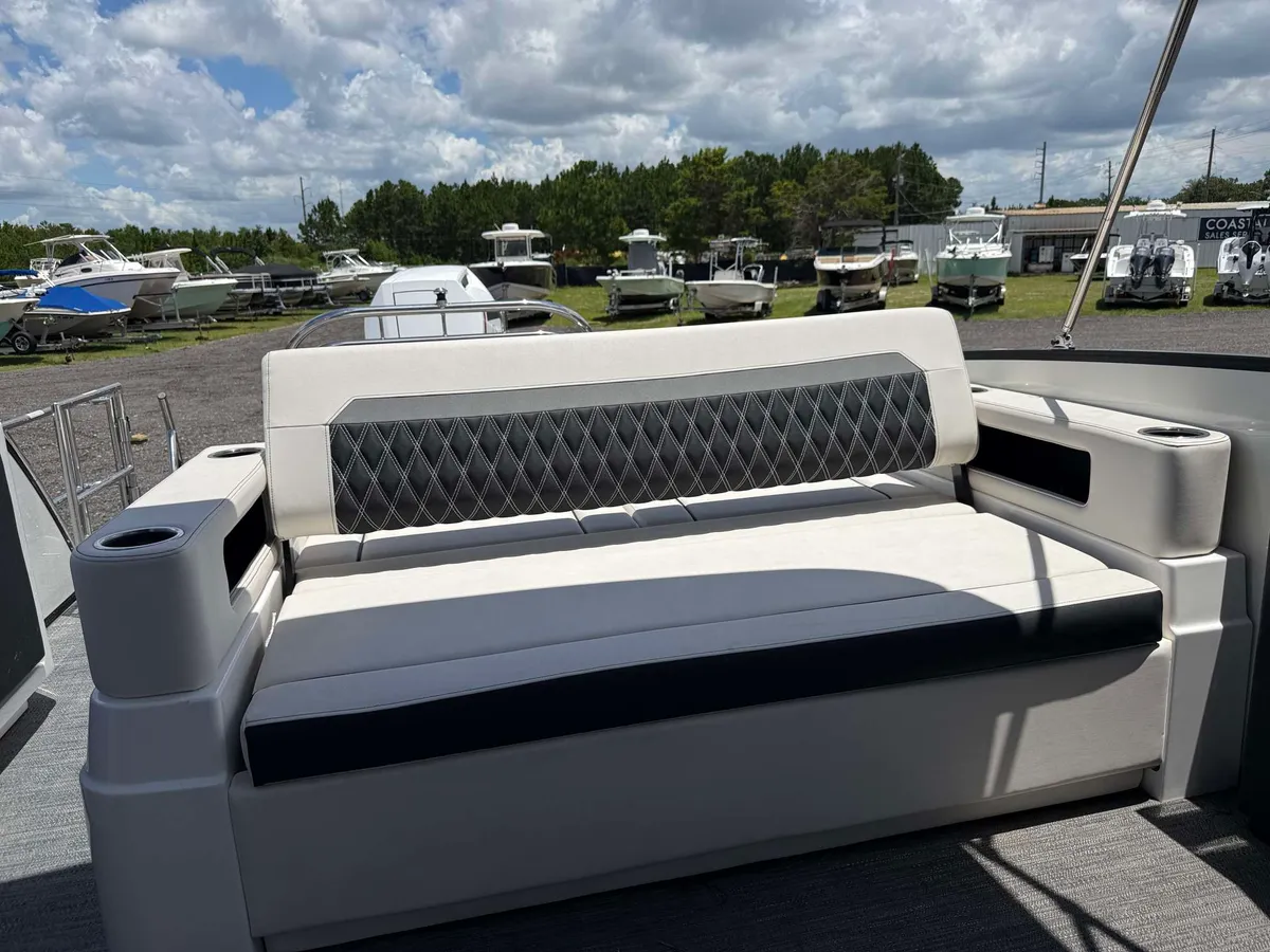 2025 Godfrey 2700SFLC
