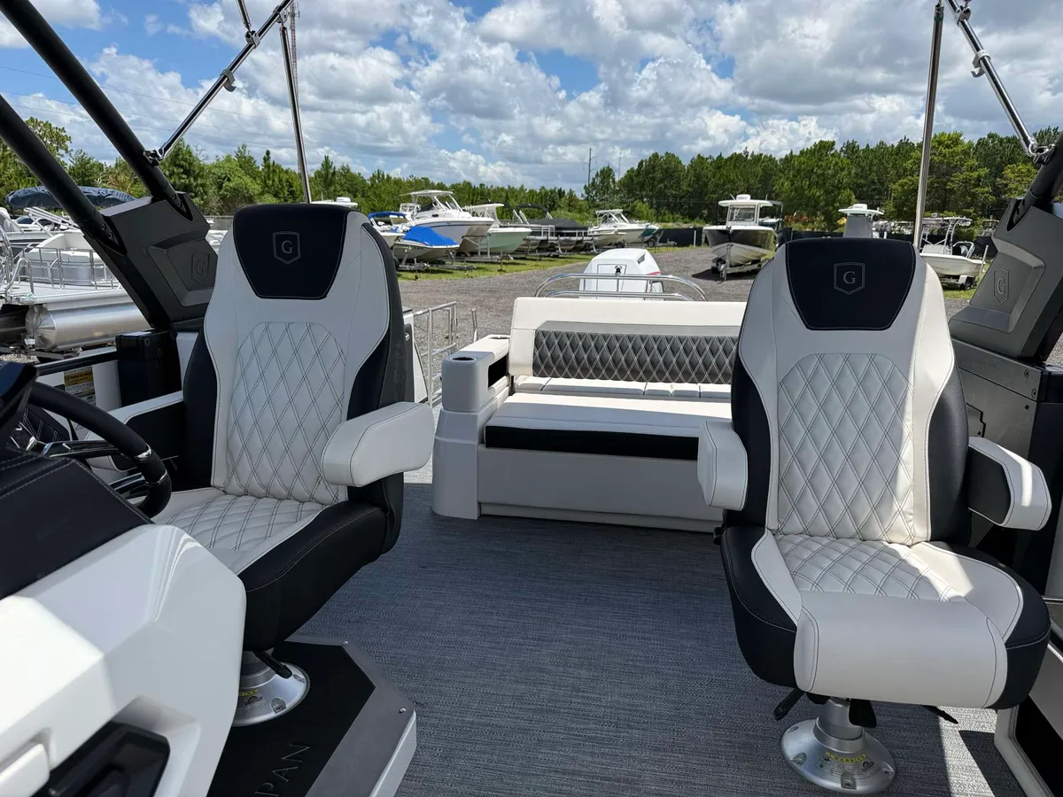 2025 Godfrey 2700SFLC