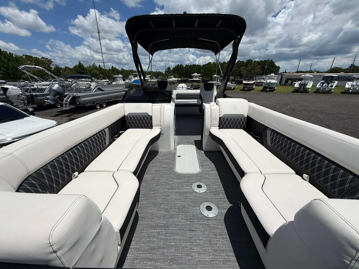 2025 Godfrey 2700SFLC