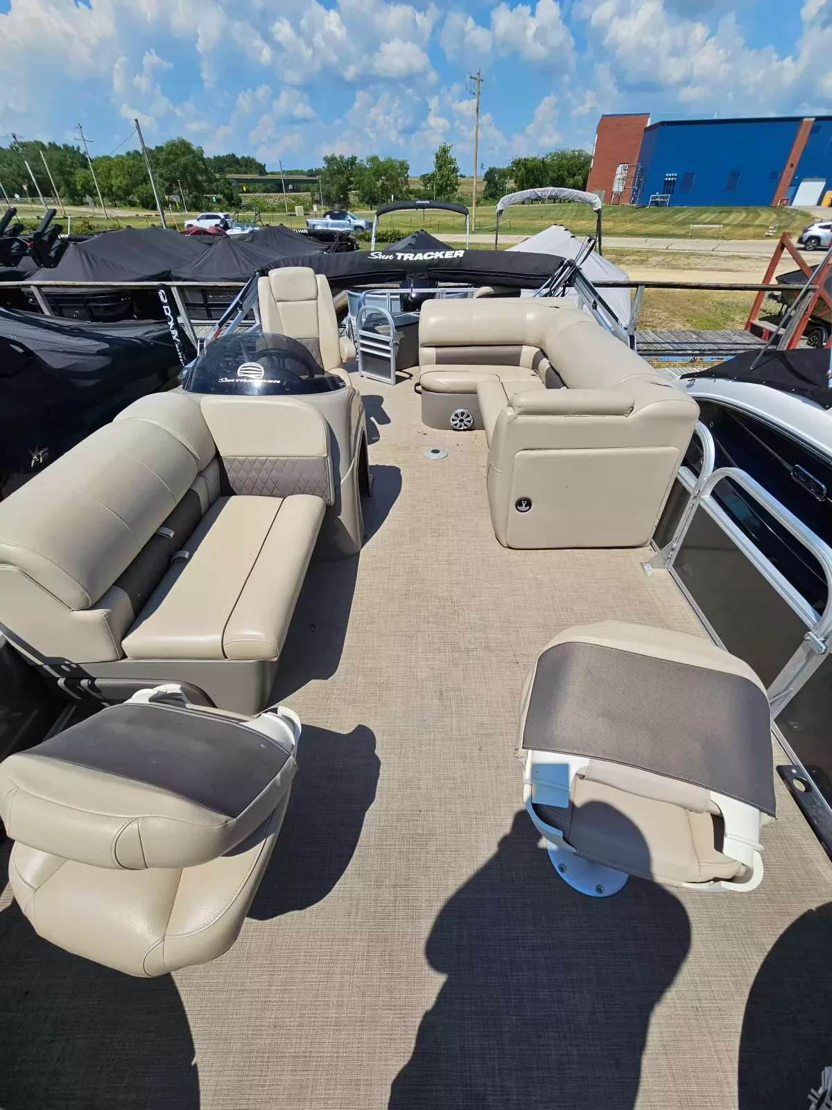 boat-carouselImage-image