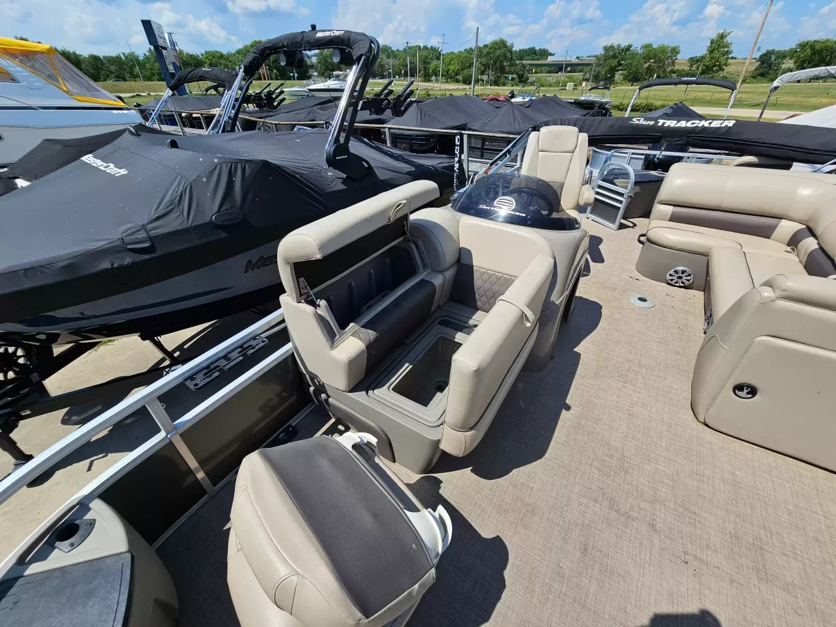 boat-carouselImage-image
