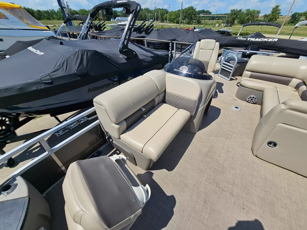 boat-carouselImage-image
