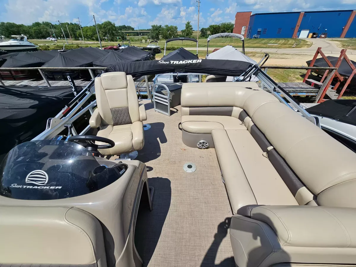 boat-carouselImage-image