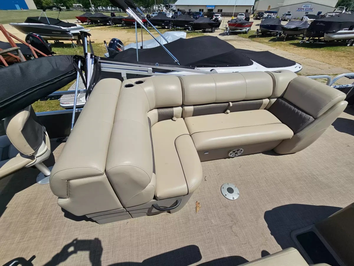 boat-carouselImage-image