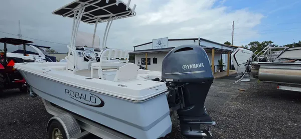 2022 Robalo 206 CAYMAN