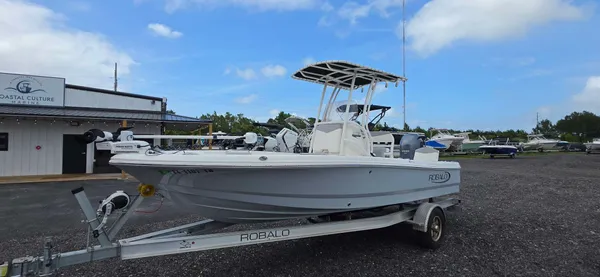 2022 Robalo 206 CAYMAN