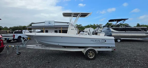 2022 Robalo 206 CAYMAN