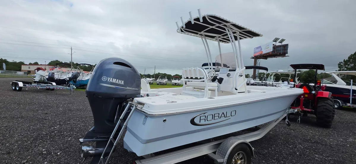 2022 Robalo 206 CAYMAN