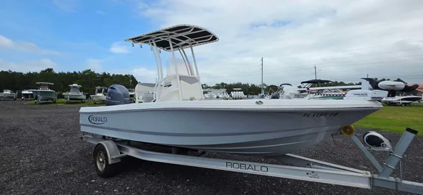 2022 Robalo 206 CAYMAN