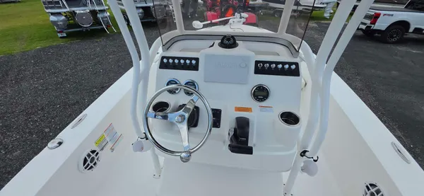 2022 Robalo 206 CAYMAN