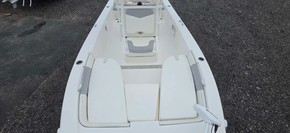2022 Robalo 206 CAYMAN