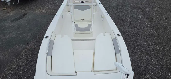 2022 Robalo 206 CAYMAN