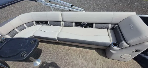2019 Bennington 23SXP