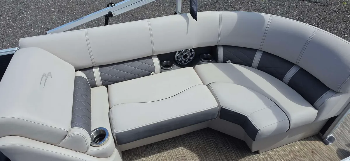 2019 Bennington 23SXP