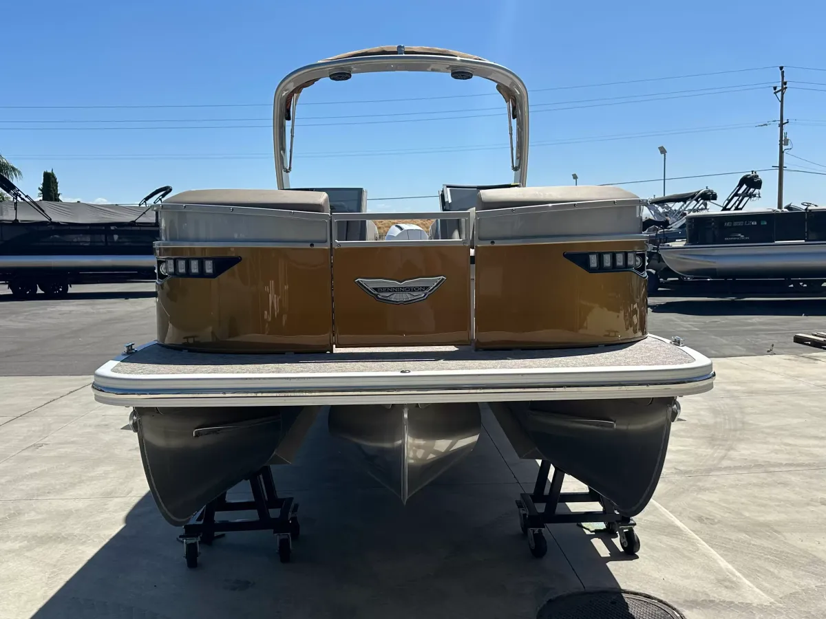 2025 Bennington 25 RXFB Windshield Arch-5
