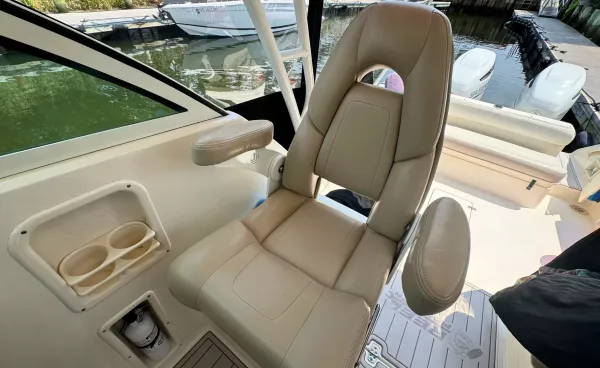 2008 Pursuit OS 285 detail image 10