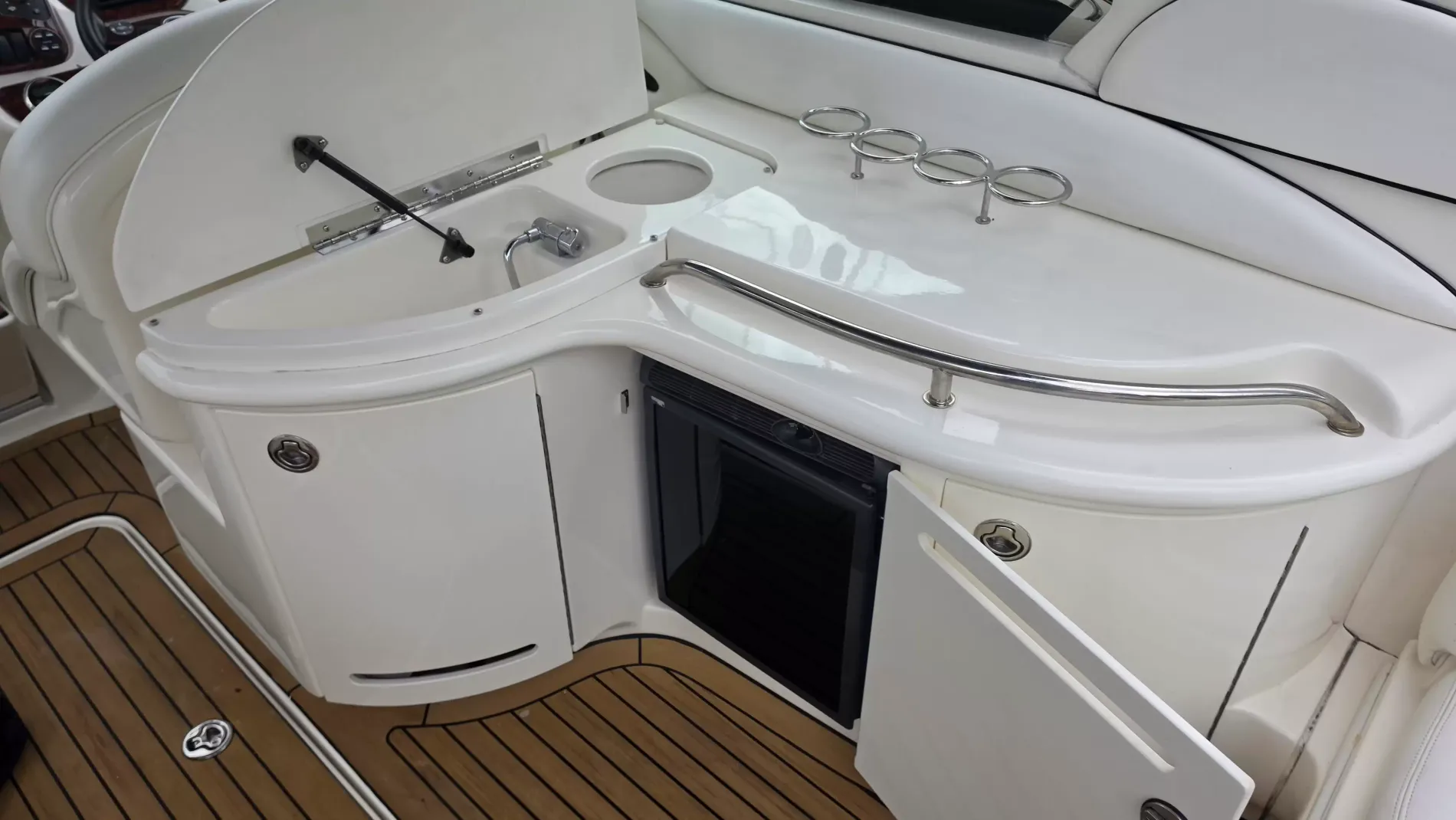 Pre-Owned 2007 Sea ray 290 Sun Sport for Sale | Vancouver, BC | M&P Yacht Centre | 6a643048ce4a07ec2e0e8507