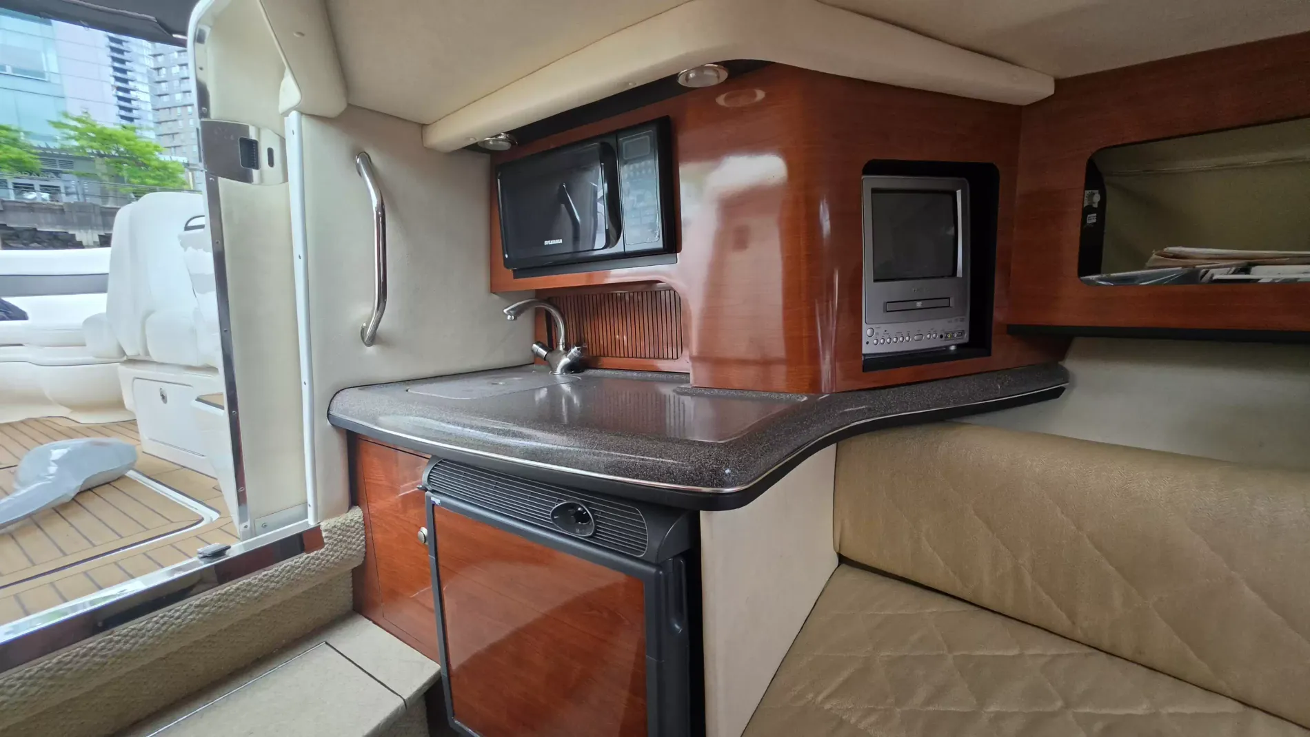 Pre-Owned 2007 Sea ray 290 Sun Sport for Sale | Vancouver, BC | M&P Yacht Centre | 6a643048ce4a07ec2e0e8507