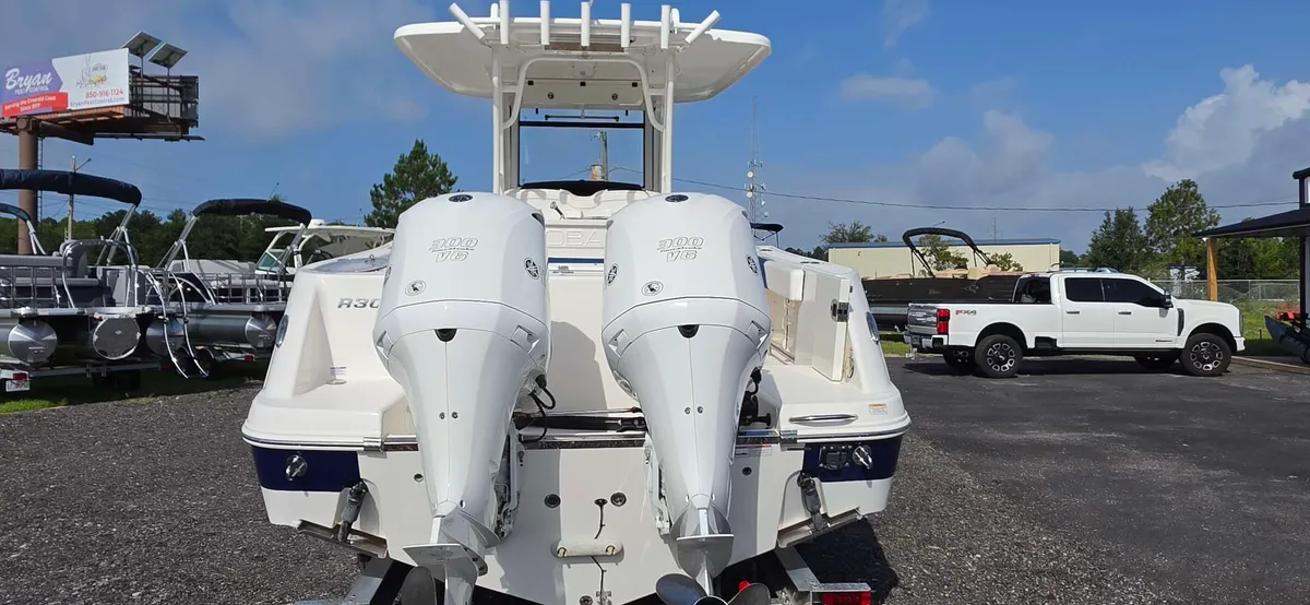2018 Robalo R302