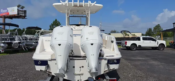 2018 Robalo R302