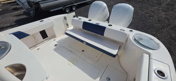 2018 Robalo R302