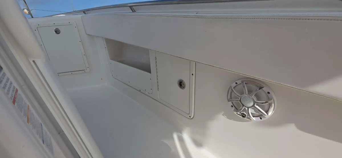 2018 Robalo R302