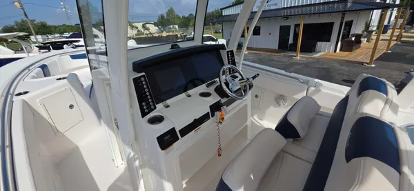 2018 Robalo R302