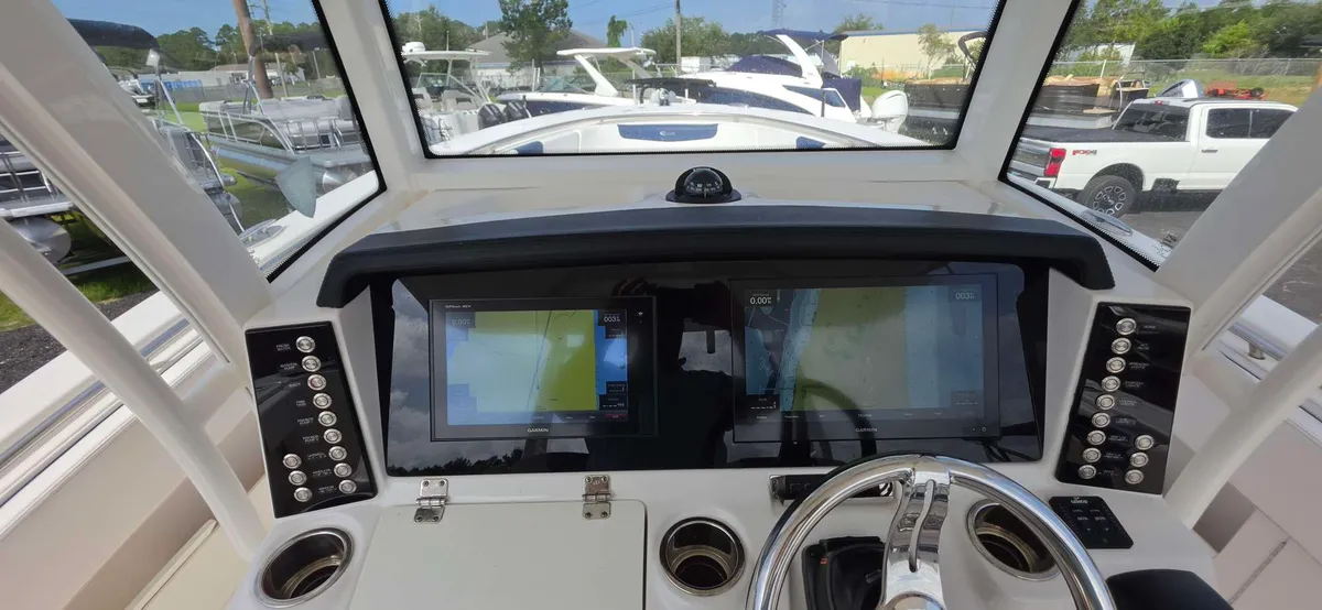 2018 Robalo R302