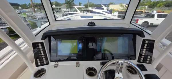 2018 Robalo R302