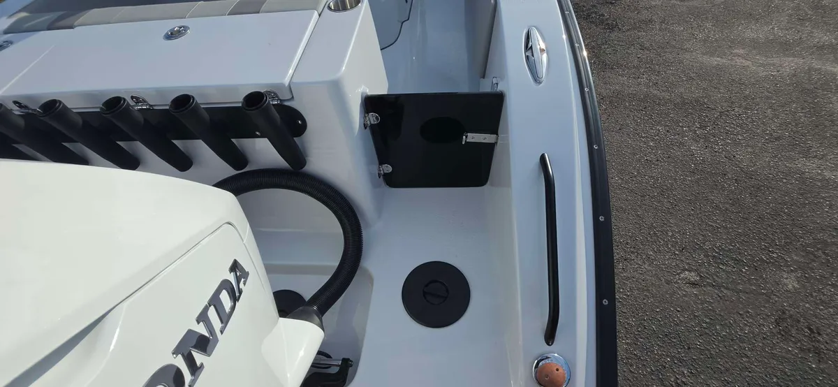 2027 Cape horn 28XS SQUALL