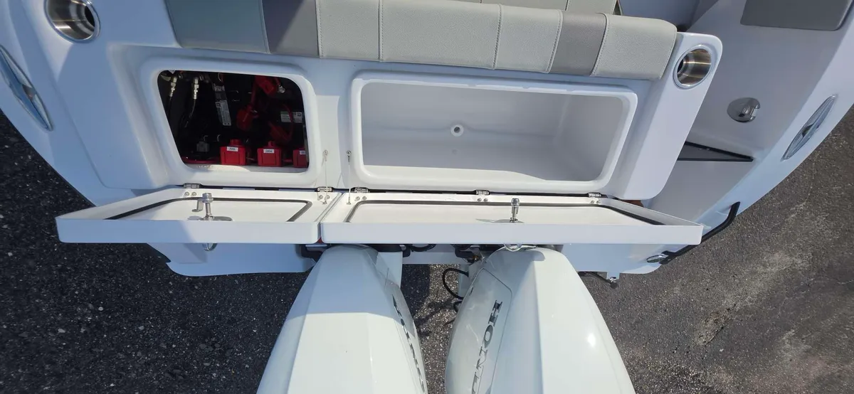 2027 Cape horn 28XS SQUALL