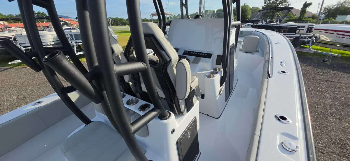 2027 Cape horn 28XS SQUALL