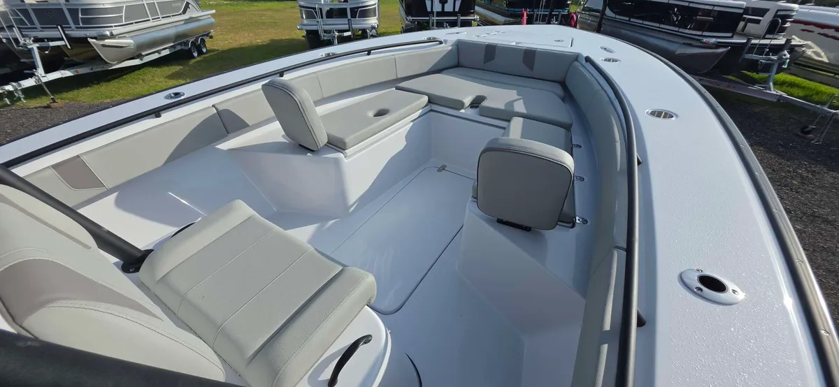 2027 Cape horn 28XS SQUALL