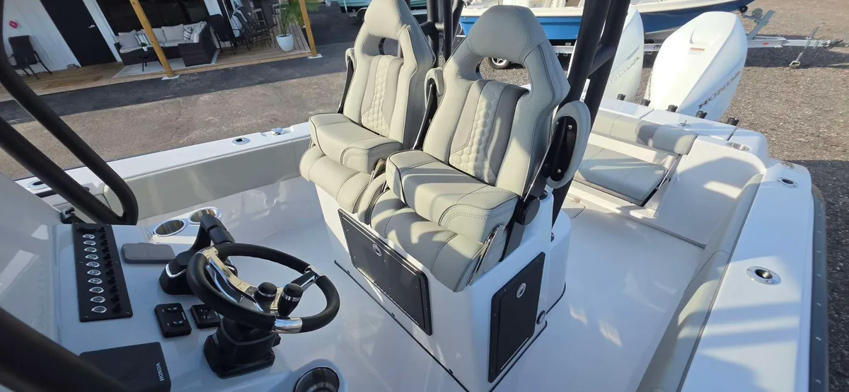 2027 Cape horn 28XS SQUALL