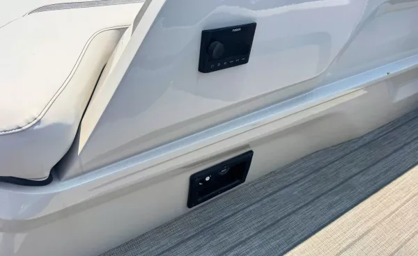 2022 Avalon CATALINA VERSATILE REAR BENCH WINDSHIELD 2785 detail image 9