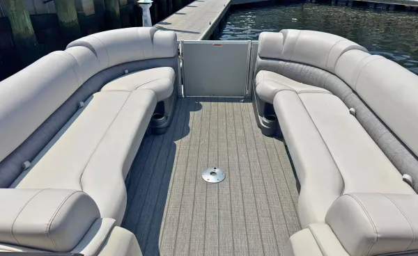 2022 Avalon CATALINA VERSATILE REAR BENCH WINDSHIELD 2785 detail image 18