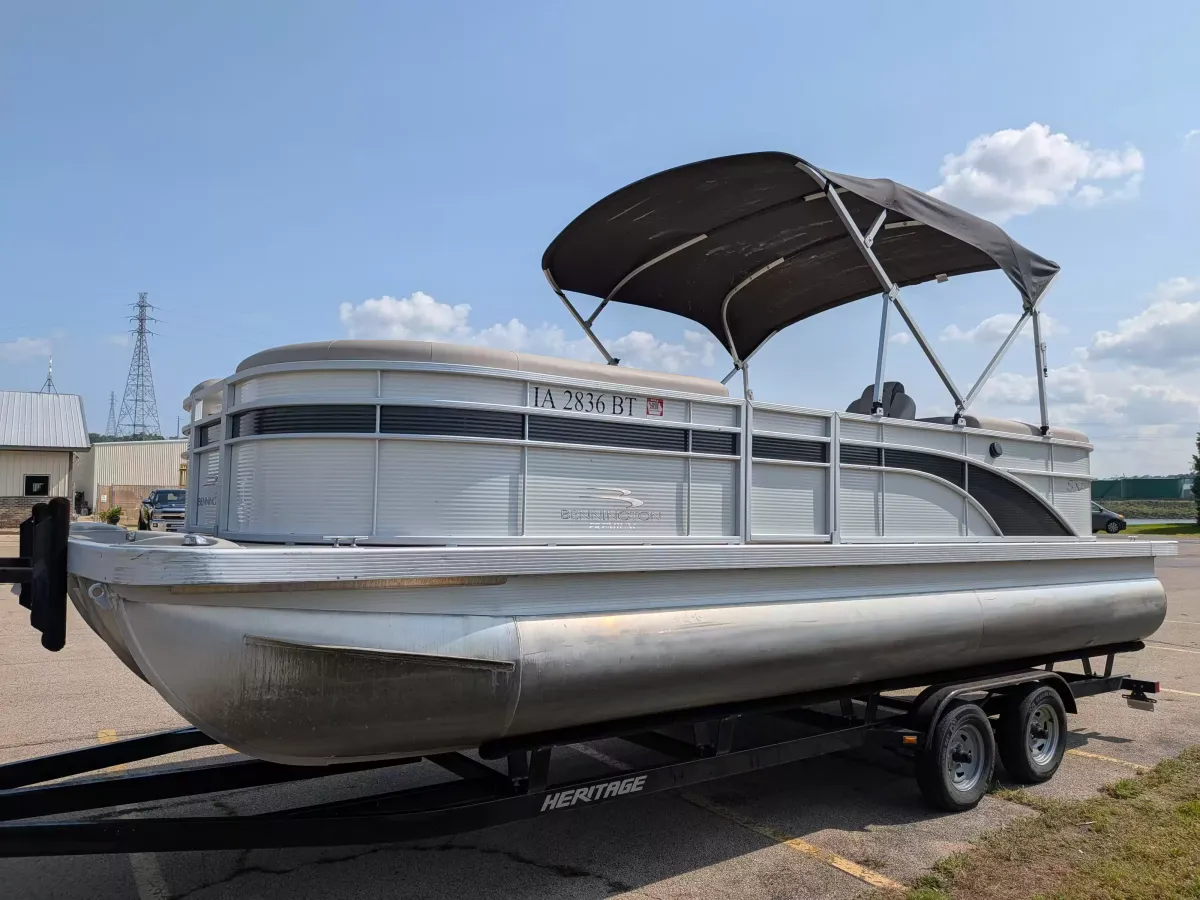 boat-carouselImage-image