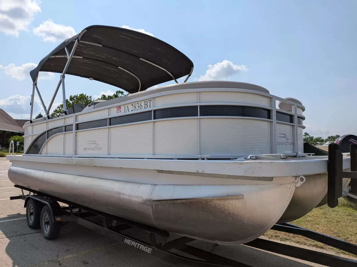 boat-carouselImage-image