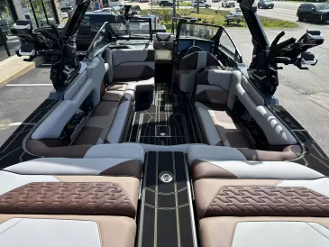 2026 Centurion RI245 -10