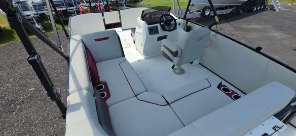2023 Hurricane 1960 FD