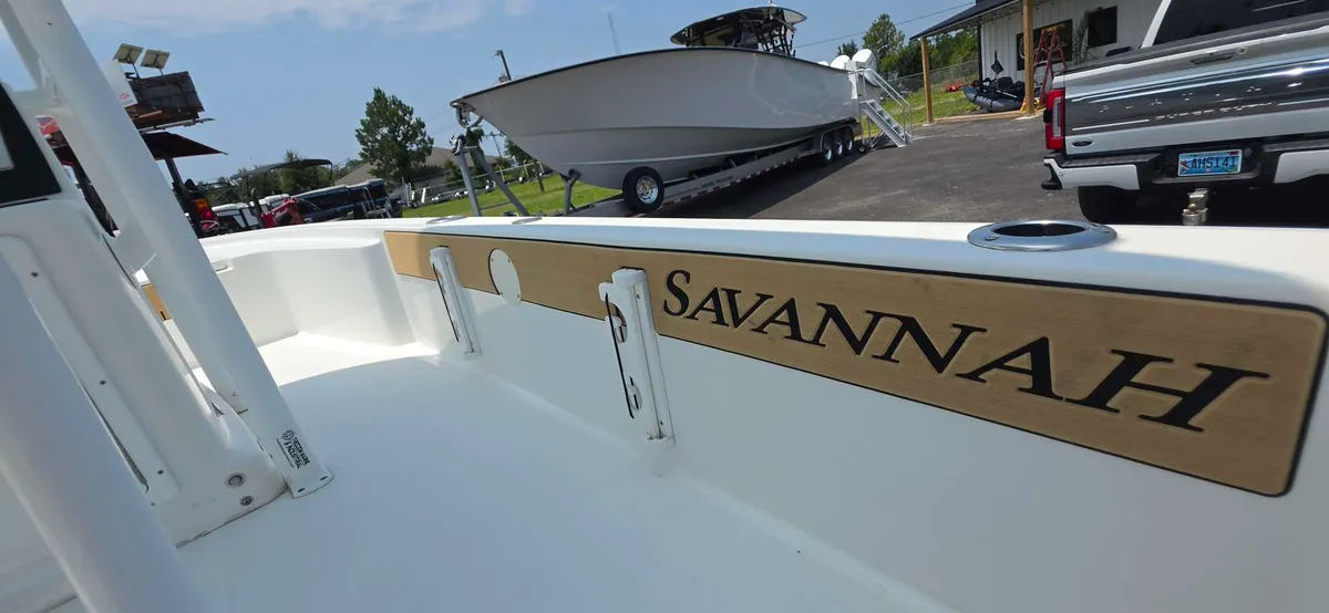 2023 Savannah 220IS