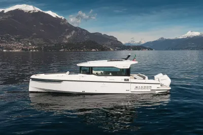 New 2027 Saxdor 320 GTC for Sale | Vancouver, BC | M&P Yacht Centre | 6a6b914bef1d76d2d406c340