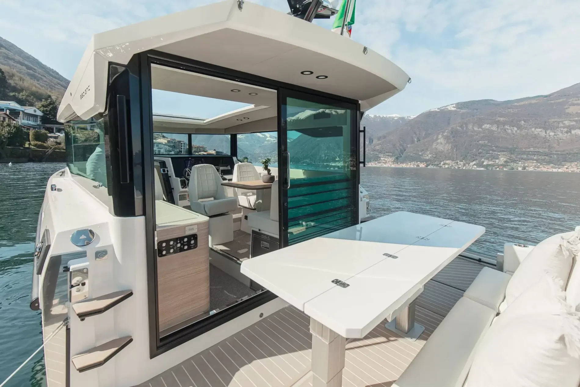 New 2027 Saxdor 320 GTC for Sale | Vancouver, BC | M&P Yacht Centre | 6a6b914bef1d76d2d406c340