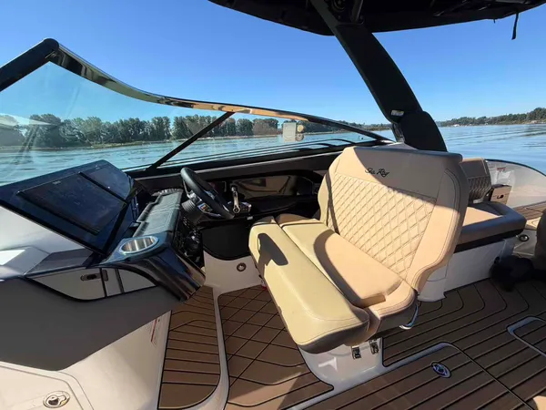 2027 Sea Ray 280 SLX-9