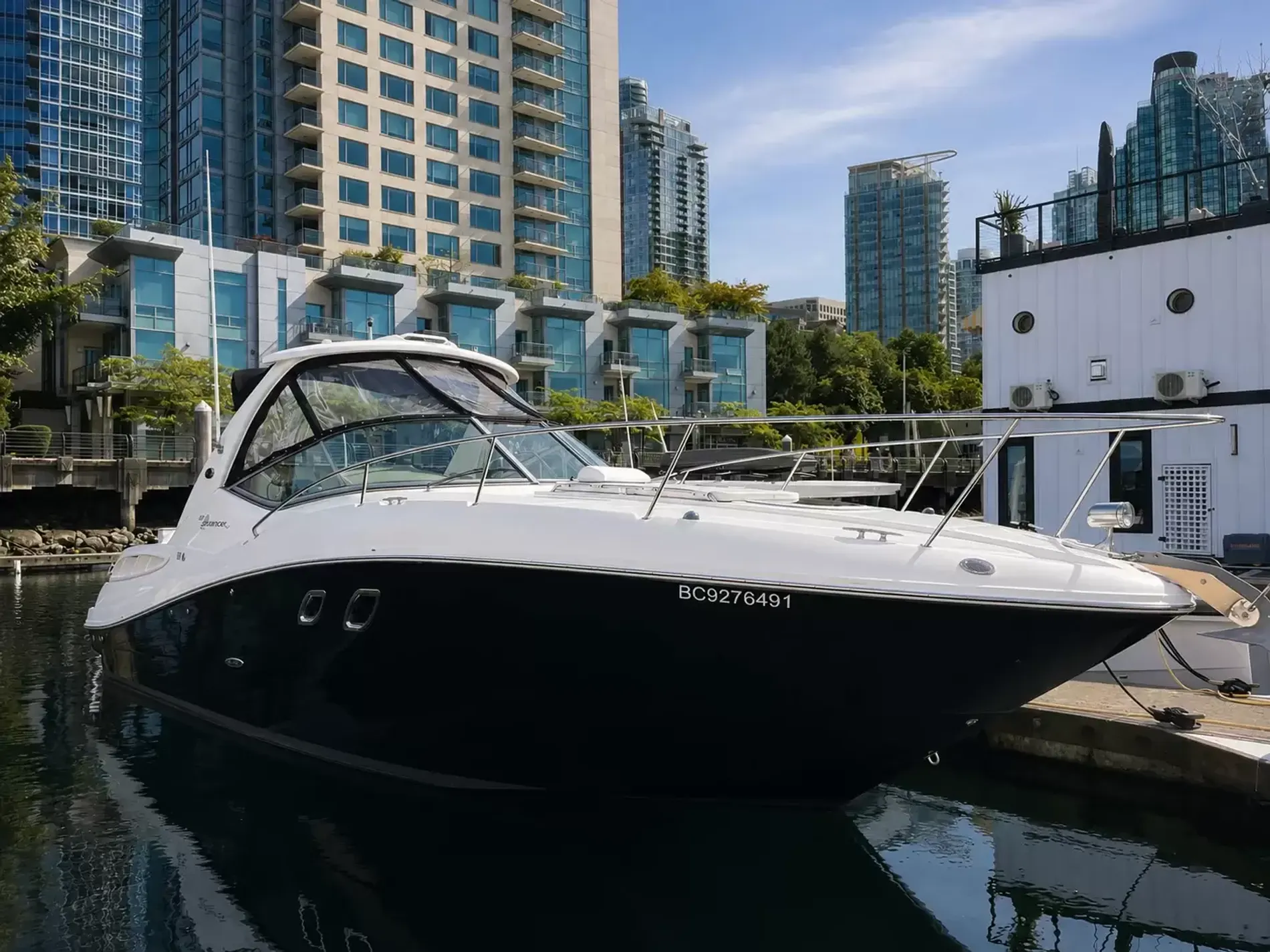 Pre-Owned 2007 Sea ray Sundancer 310 for Sale | Vancouver, BC | M&P Yacht Centre | 6a6d73378cf85a4e440d7c06