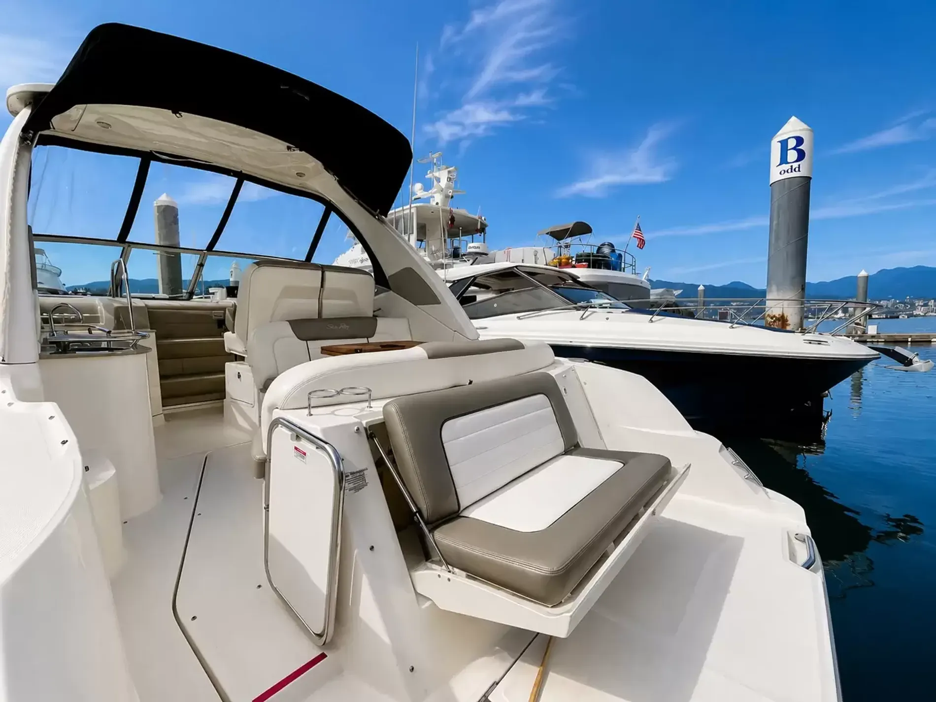Pre-Owned 2007 Sea ray Sundancer 310 for Sale | Vancouver, BC | M&P Yacht Centre | 6a6d73378cf85a4e440d7c06