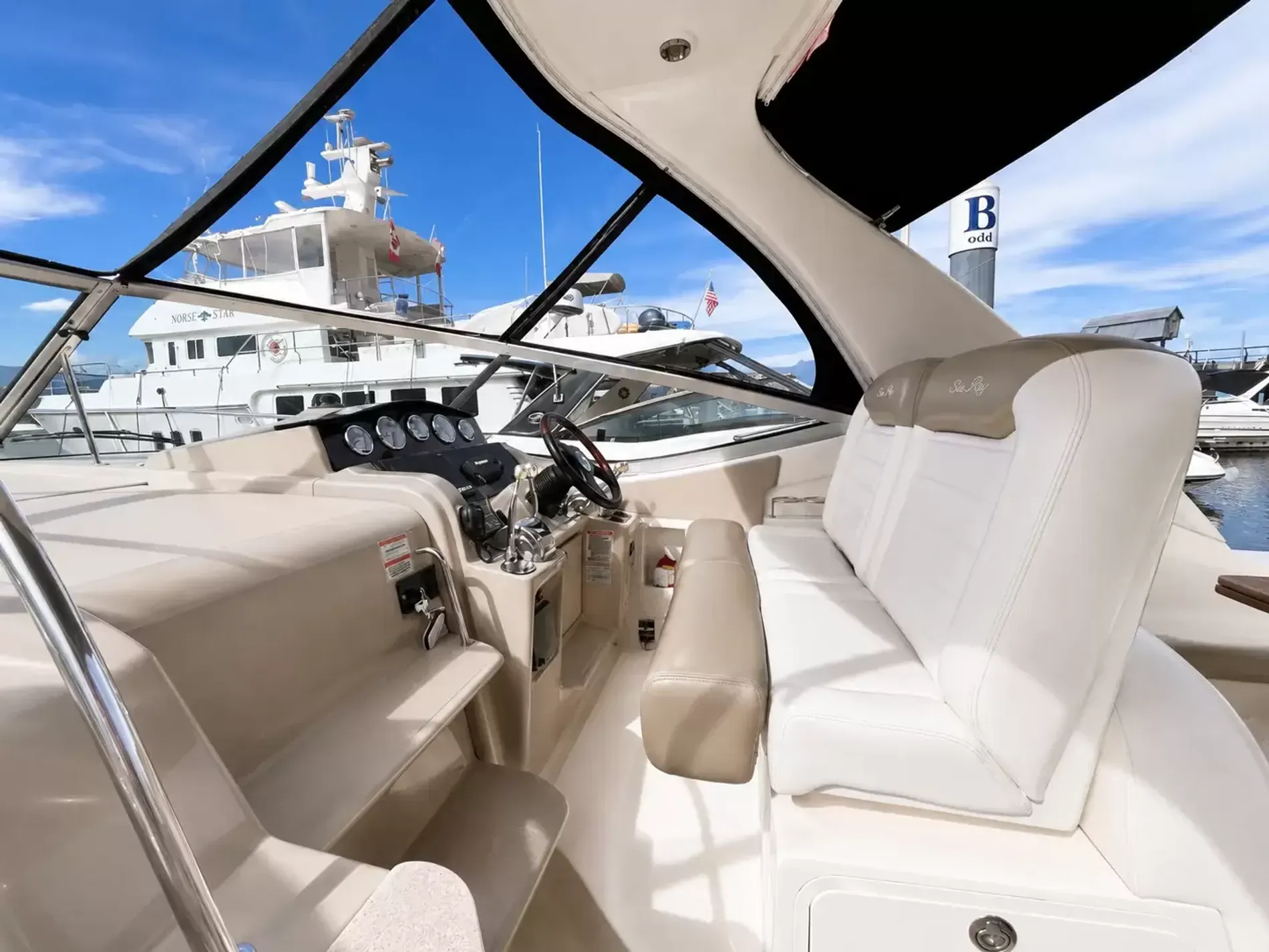 Pre-Owned 2007 Sea ray Sundancer 310 for Sale | Vancouver, BC | M&P Yacht Centre | 6a6d73378cf85a4e440d7c06