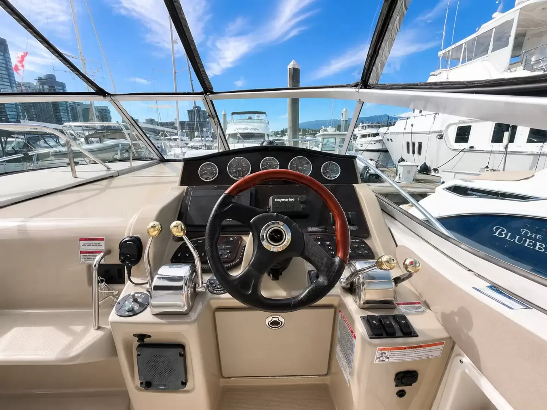 Pre-Owned 2007 Sea ray Sundancer 310 for Sale | Vancouver, BC | M&P Yacht Centre | 6a6d73378cf85a4e440d7c06